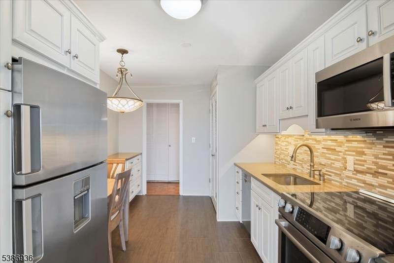 1 Claridge Dr - Photo 1