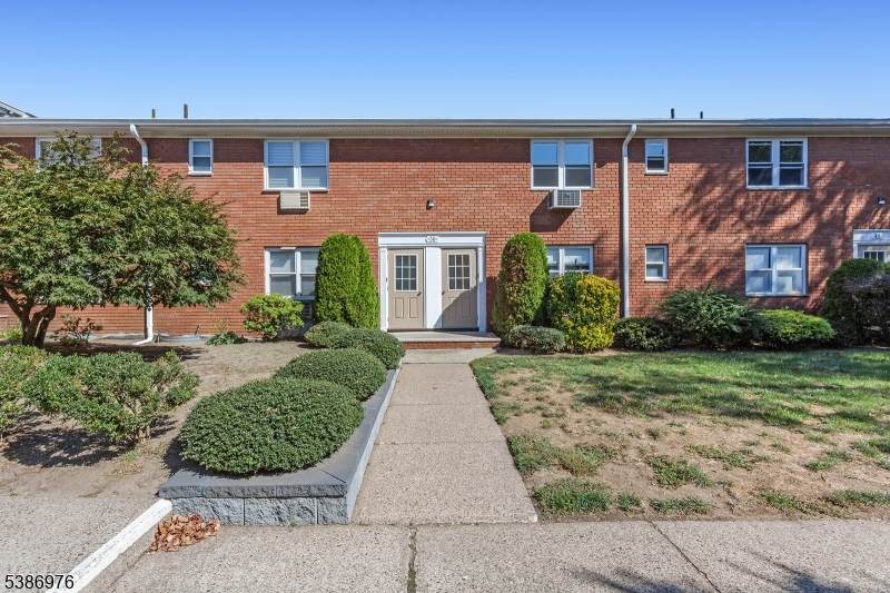 50 Knox Ter - Photo 1