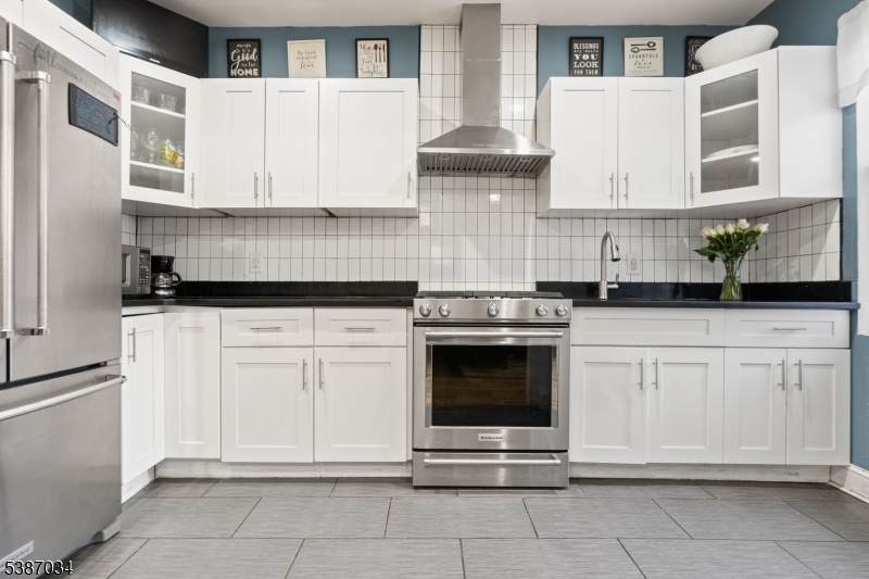 270 Hall Ave - Photo 1