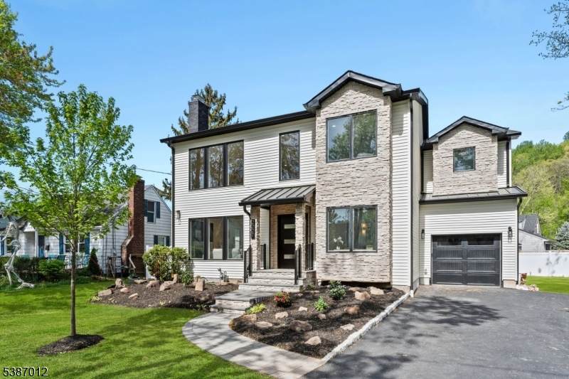 2227 Pine Ter - Photo 1