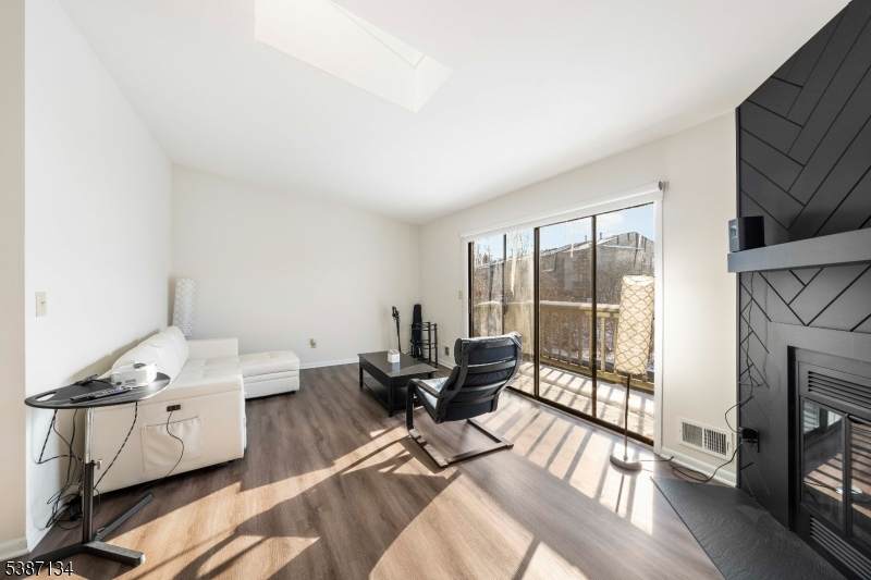 1002 Spruce Hills Dr - Photo 1