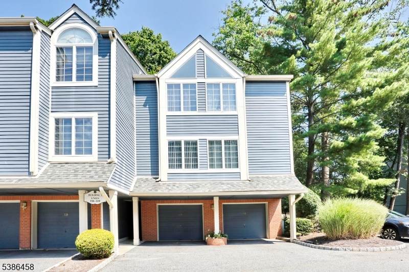 116 Surrey Ct - Photo 1