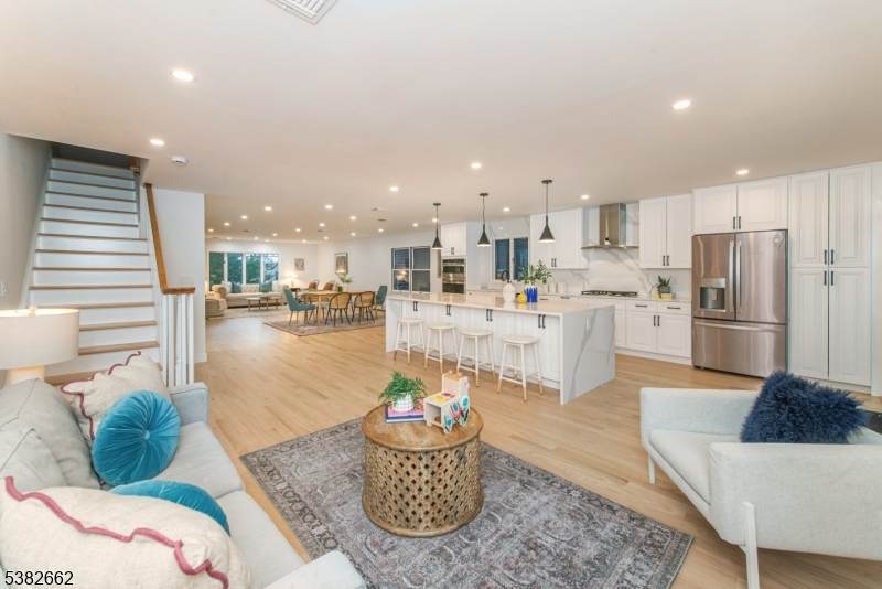 409 Washington St - Photo 1