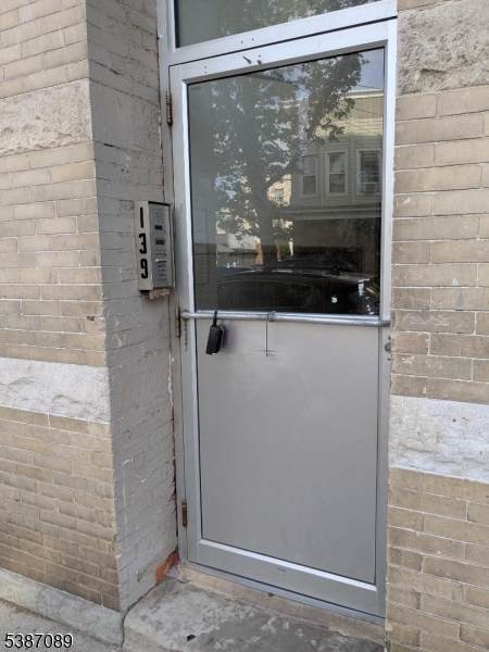 139 9Th St - Photo 1