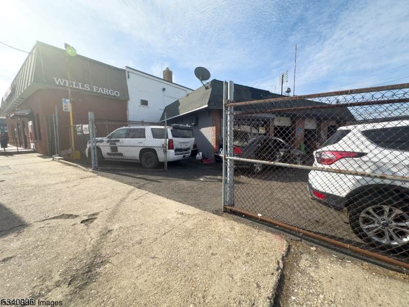 424 Bloomfield Ave - Photo 1