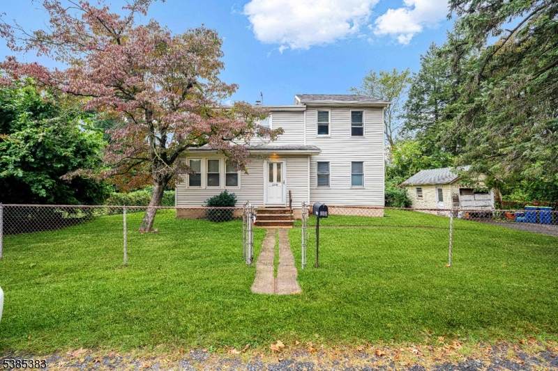 208 Sanders Ave - Photo 1