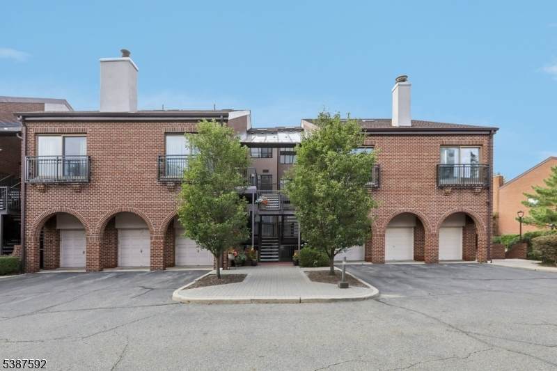 5 Millay Ct - Photo 1