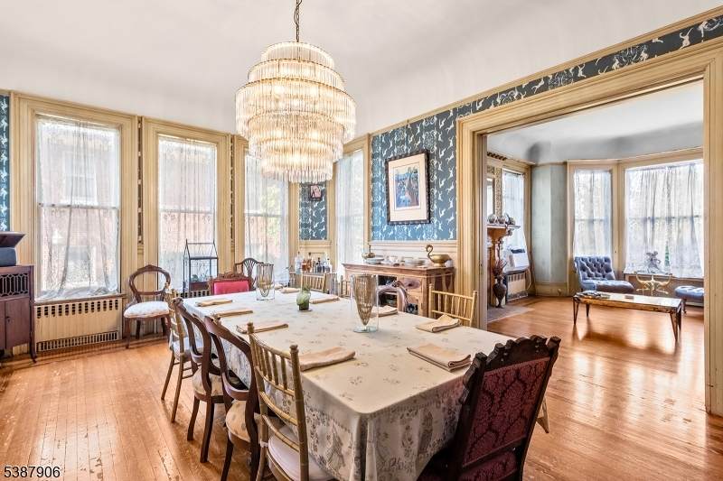 554 Park Ave - Photo 1