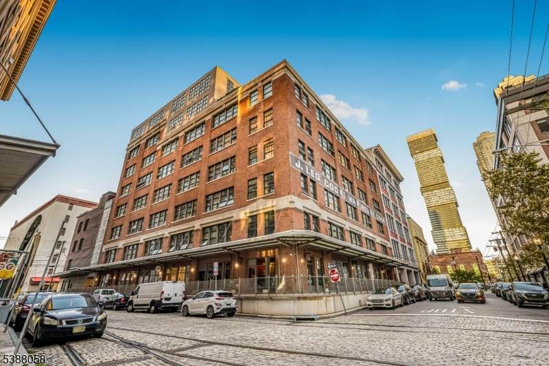 140 Bay St - Photo 1