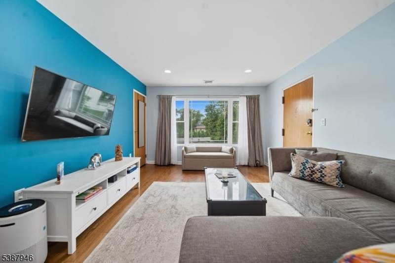 253 Park Ave - Photo 1