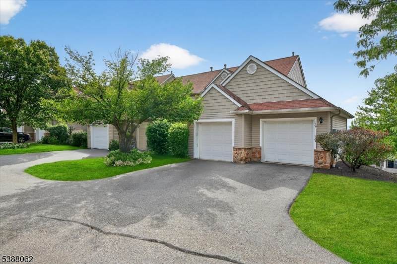 129 Bourne Circle - Photo 1