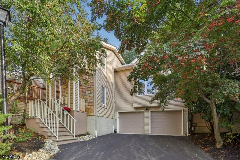 80 Blackburne Ter - Photo 1