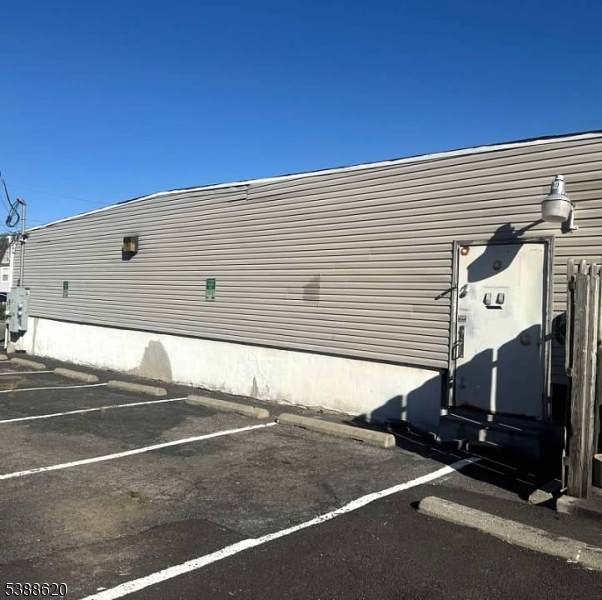 1402 S Main St - Photo 1