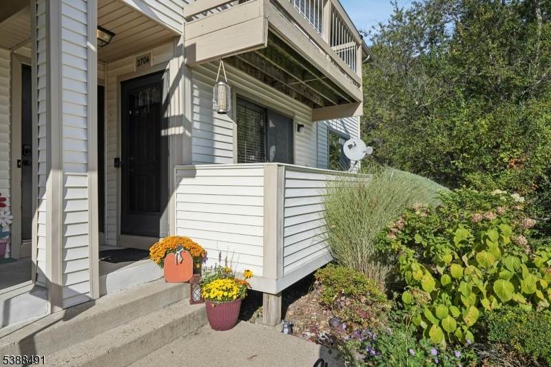 2704 Hemlock Pl - Photo 1