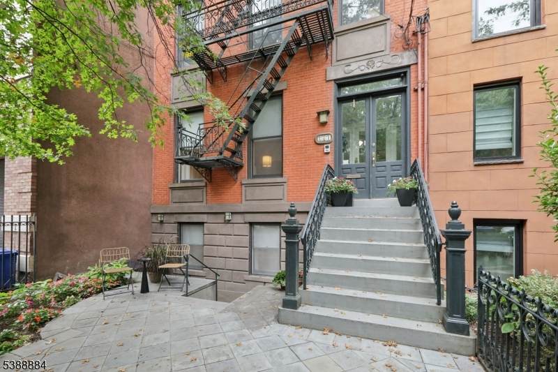 204 Garden St - Photo 1