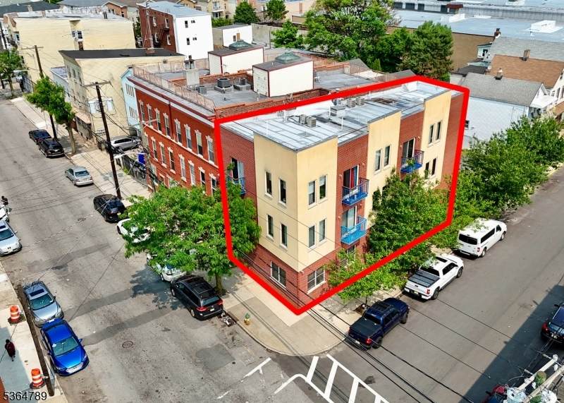 142 Fleming Ave - Photo 1