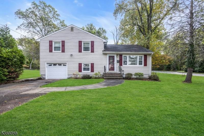 100 Sycamore Ave - Photo 1