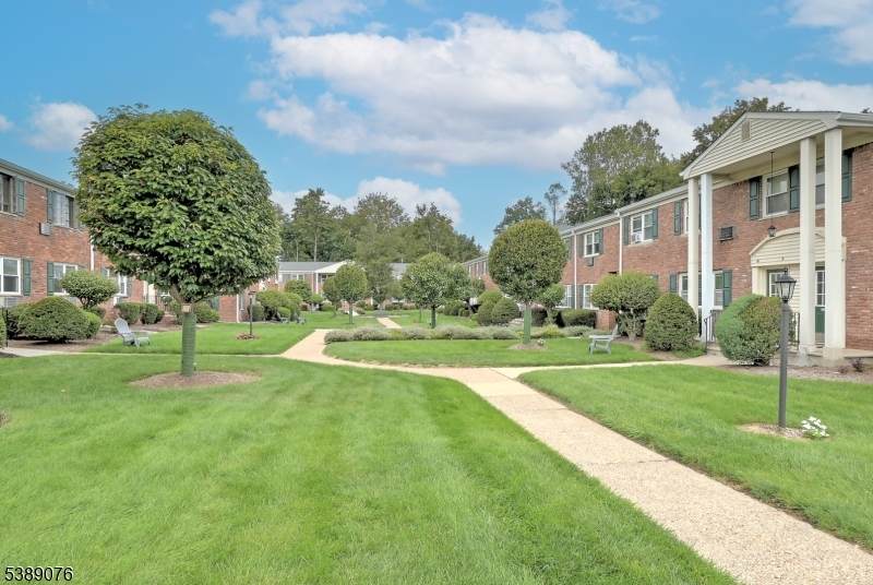 53 Roseland Ave, Unit 7 - Photo 1