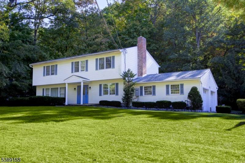 9 Crest Hill Dr - Photo 1