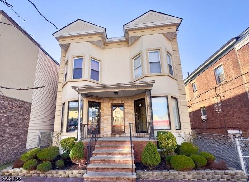 546 Elizabeth Ave - Photo 1