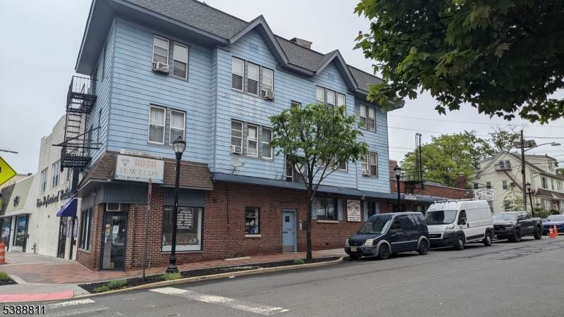 967 Stuyvesant Ave - Photo 1