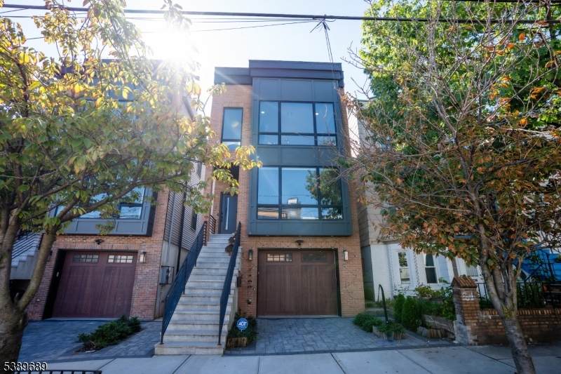 11 Irving St - Photo 1