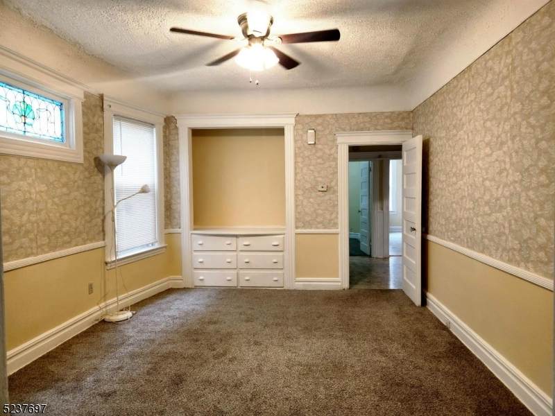 28 Rhode Island Ave - Photo 1