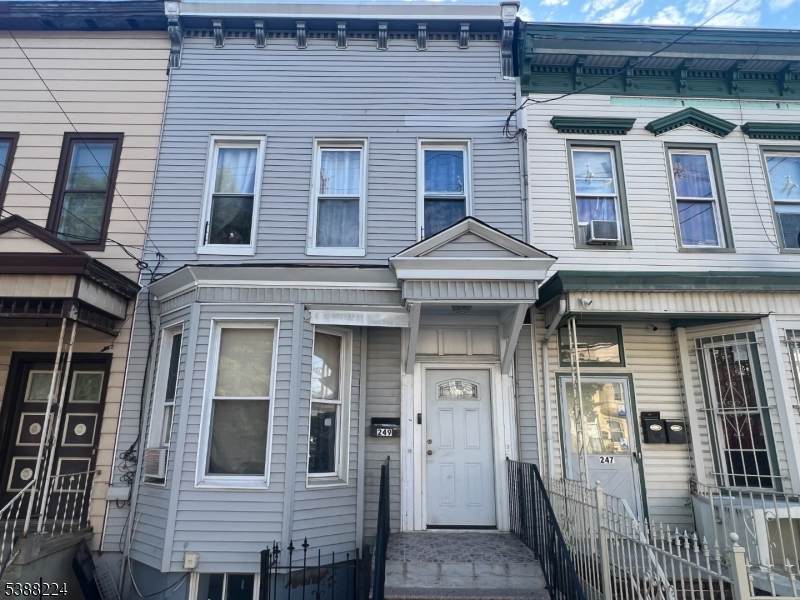 249 Summer Ave - Photo 1