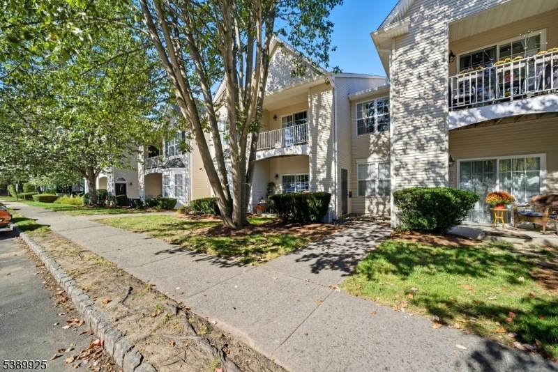 474 Cambridge Dr - Photo 1