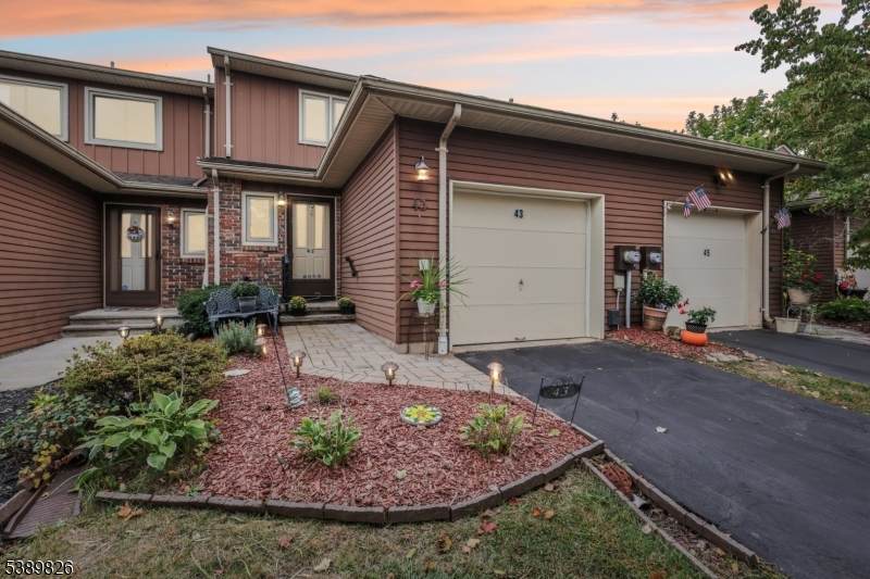 43 Wellington Ave - Photo 1