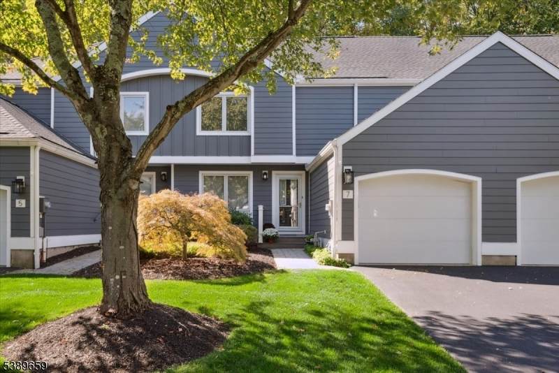 7 Sherwood Dr - Photo 1