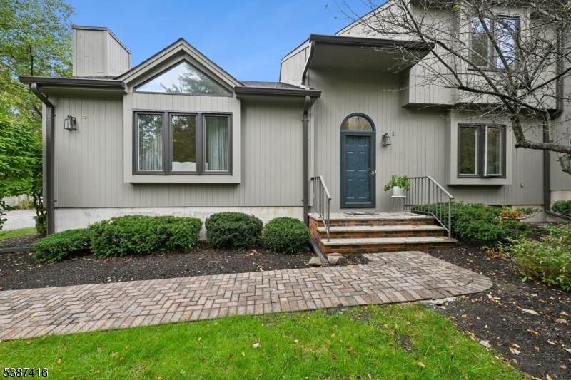 8 Sherwood Dr - Photo 1