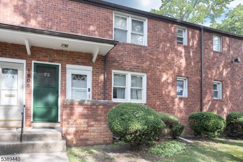 1605 Wood Ave - Photo 1