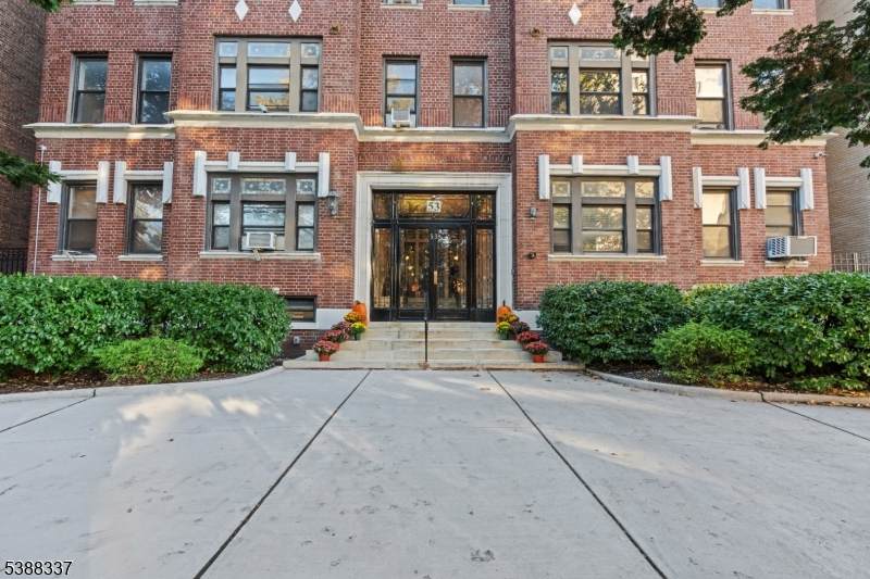 53 Duncan Ave - Photo 1