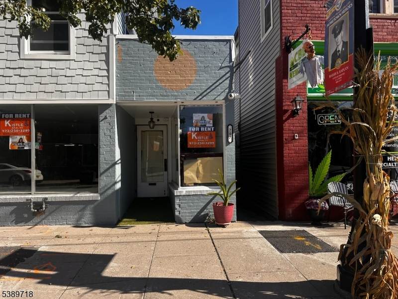 201 Spring St - Photo 1