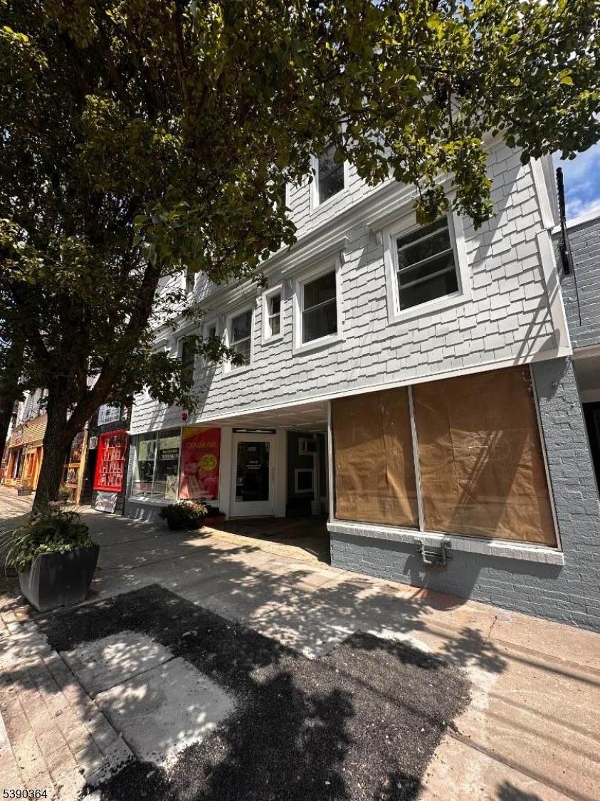 201 Spring St - Photo 1