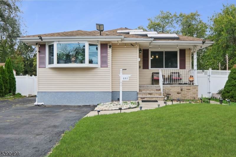 657 Barron Ave - Photo 1