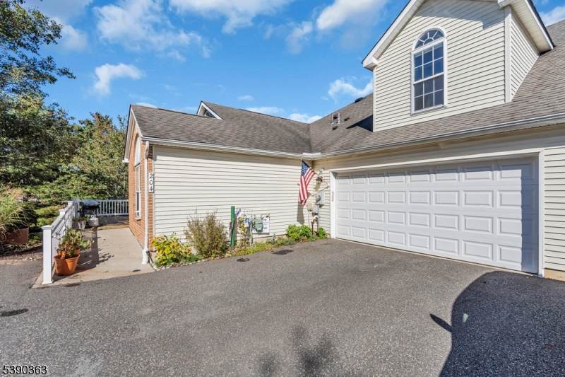 204 Merry Ln - Photo 1