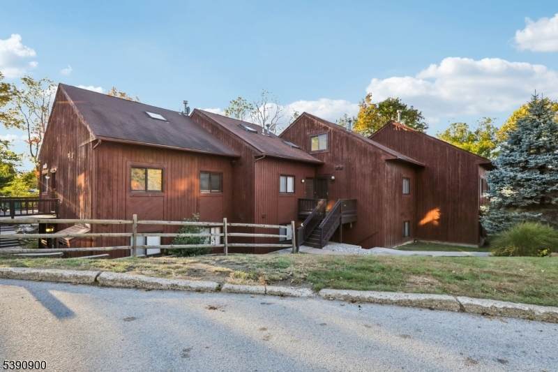 1 Powderhorn Ct - Photo 1