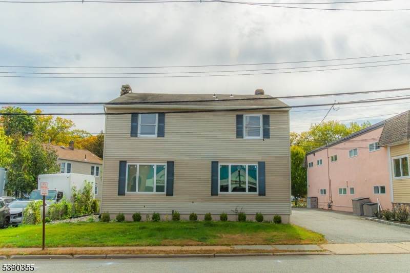 360 Hawkins Pl - Photo 1