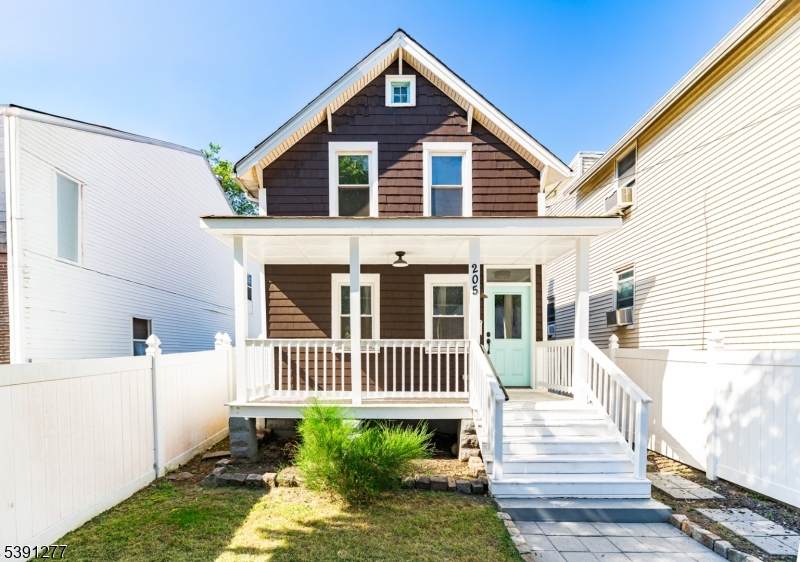 205 S Jefferson St - Photo 1