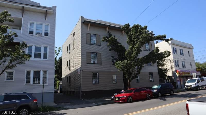 466 468 10th Ave - Photo 1