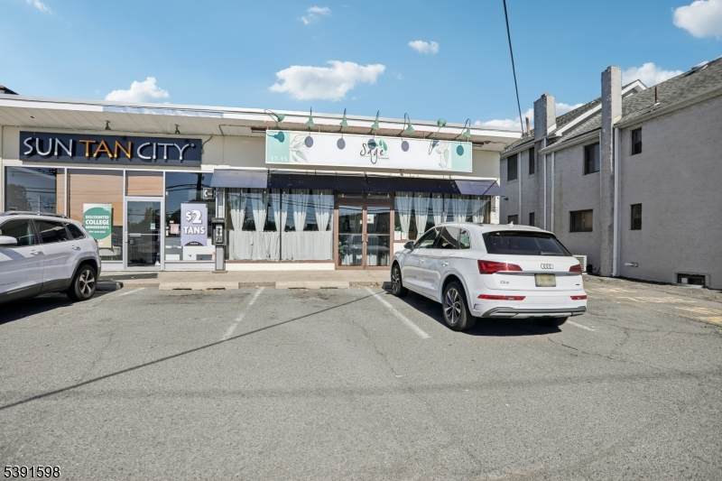 17 Broadway - Photo 1