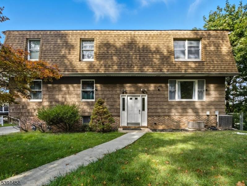 60 Garden Ave - Photo 1