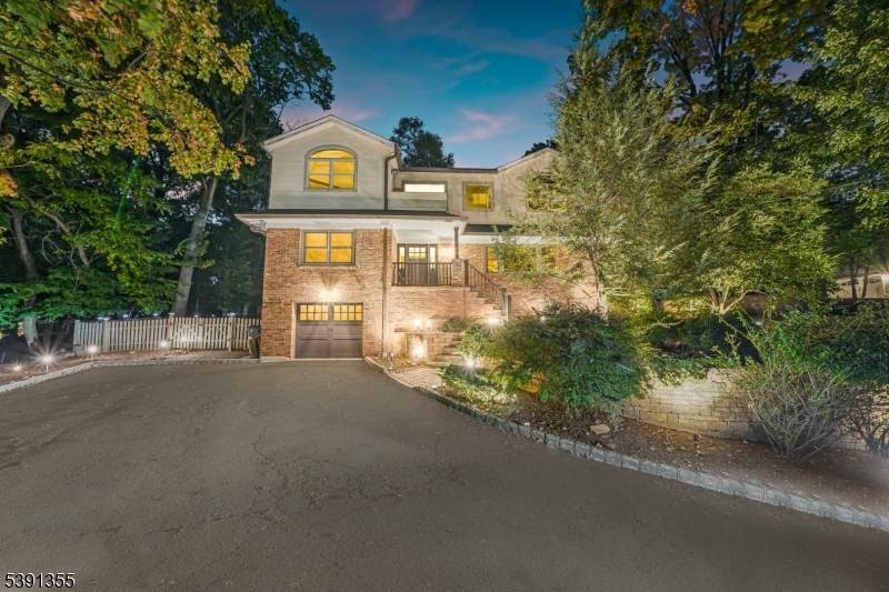 160 Grandview Ave - Photo 1