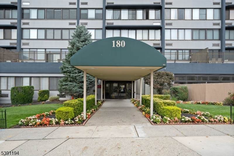 170 Lafayette Ave - Photo 1