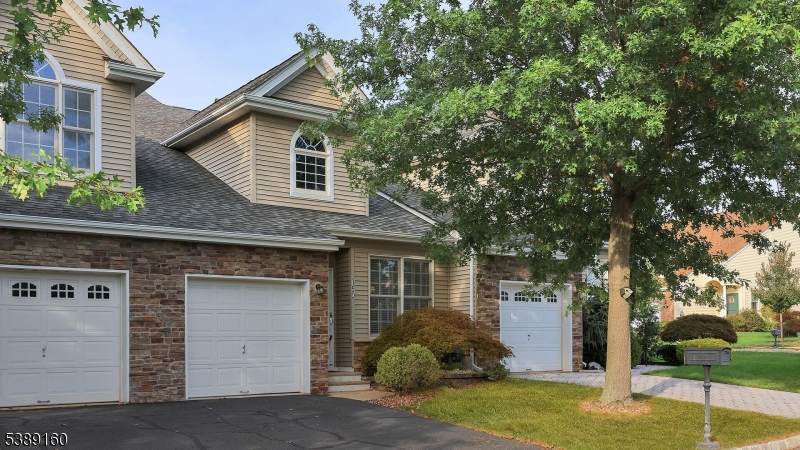150 Saratoga Ct - Photo 1