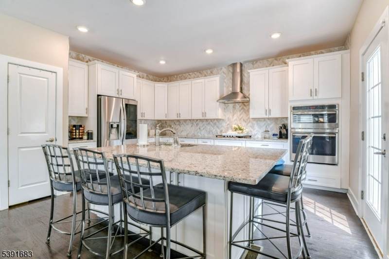 1529 Paxton Ln - Photo 1