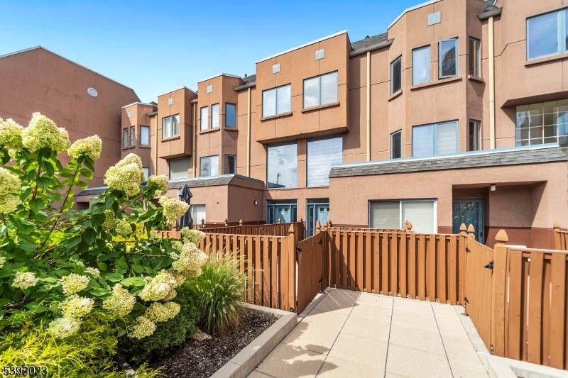 309 Hancock Ct - Photo 1