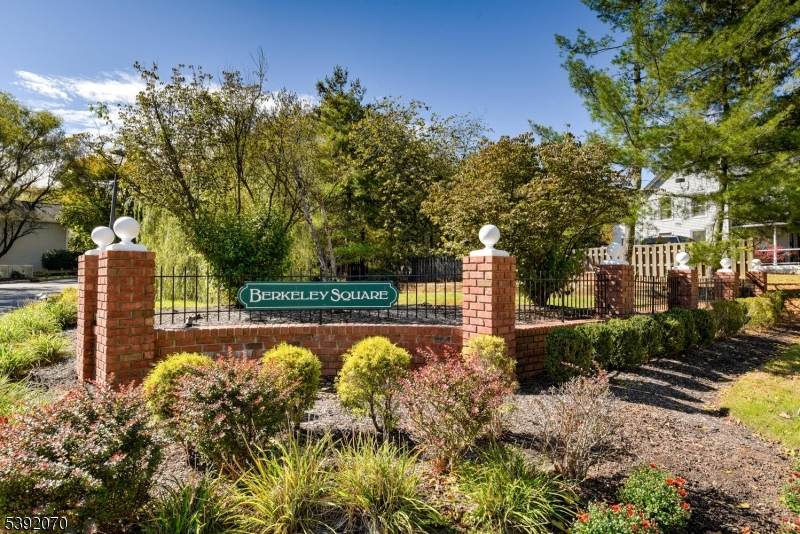 5 Berkeley Square - Photo 1